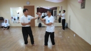 Các anh chị em trong võ đường Đại Nghĩa - VXNG tập luyện dưới sự chỉ dạy của võ sư Nguyễn Ngọc Nội